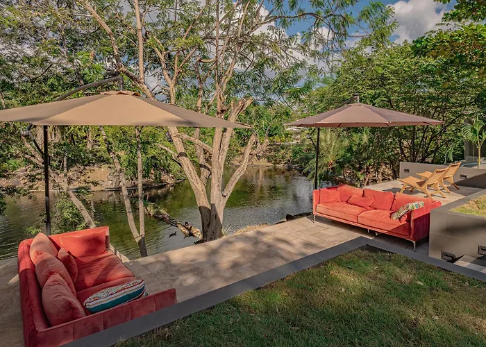 Villa Casa Miyali Lakefront With Infinity Pool Tamarindo
