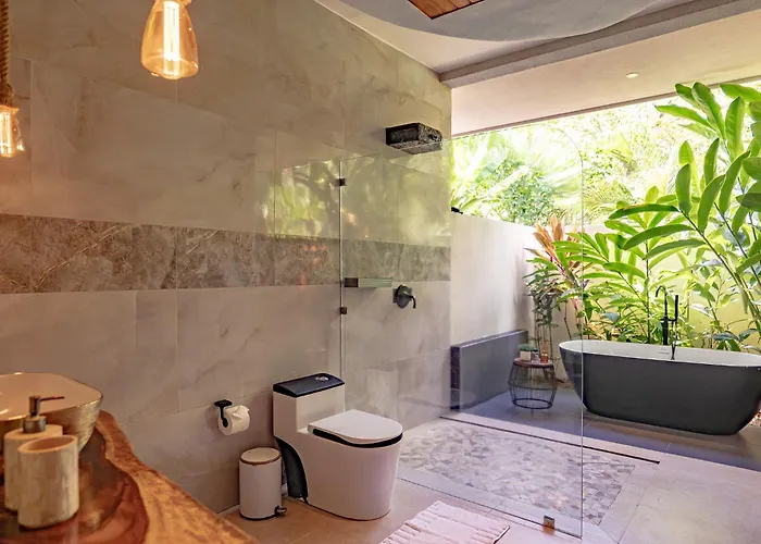 Casa Miyali Lakefront With Infinity Pool Villa *
