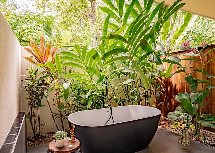 Casa Miyali Lakefront With Infinity Pool Tamarindo