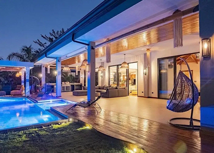 Casa Miyali Lakefront With Infinity Pool