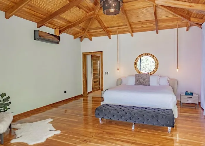 Casa Miyali Lakefront With Infinity Pool Tamarindo