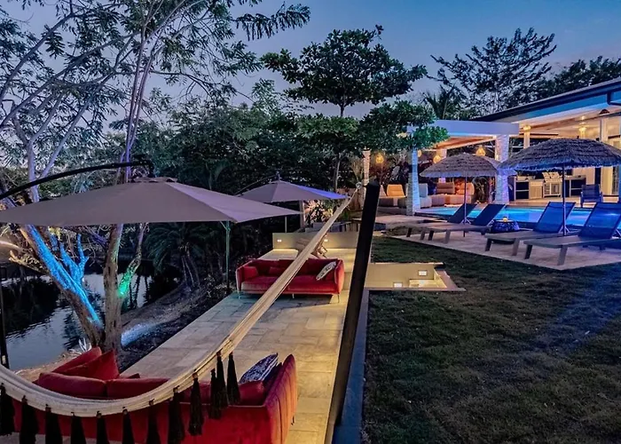 Villa Casa Miyali Lakefront With Infinity Pool