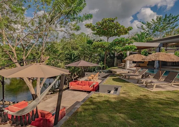 Casa Miyali Lakefront With Infinity Pool