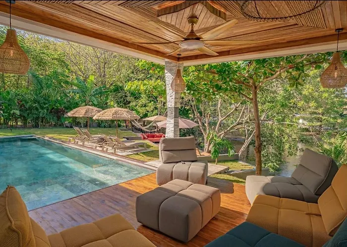 Casa Miyali Lakefront With Infinity Pool Villa Tamarindo