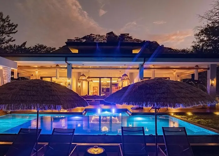 Casa Miyali Lakefront With Infinity Pool