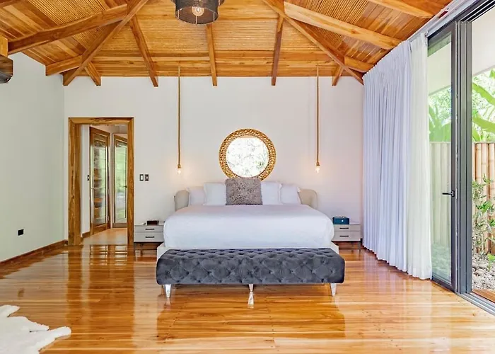 Villa Casa Miyali Lakefront With Infinity Pool Tamarindo