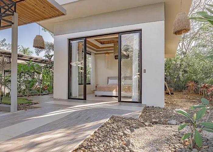 Casa Miyali Lakefront With Infinity Pool