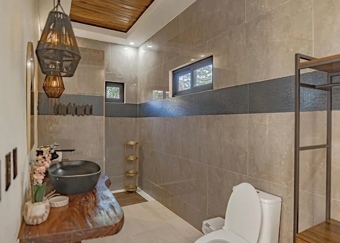 Casa Miyali Lakefront With Infinity Pool Tamarindo