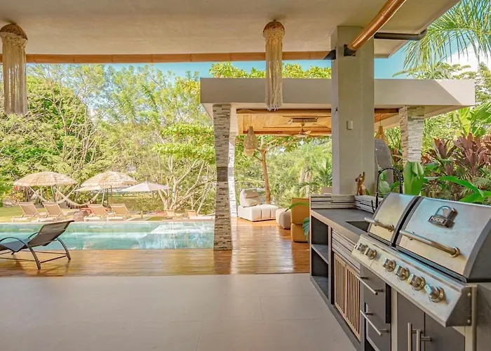 Casa Miyali Lakefront With Infinity Pool Villa *