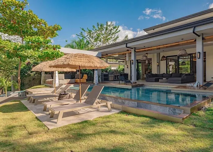 Casa Miyali Lakefront With Infinity Pool Villa Tamarindo