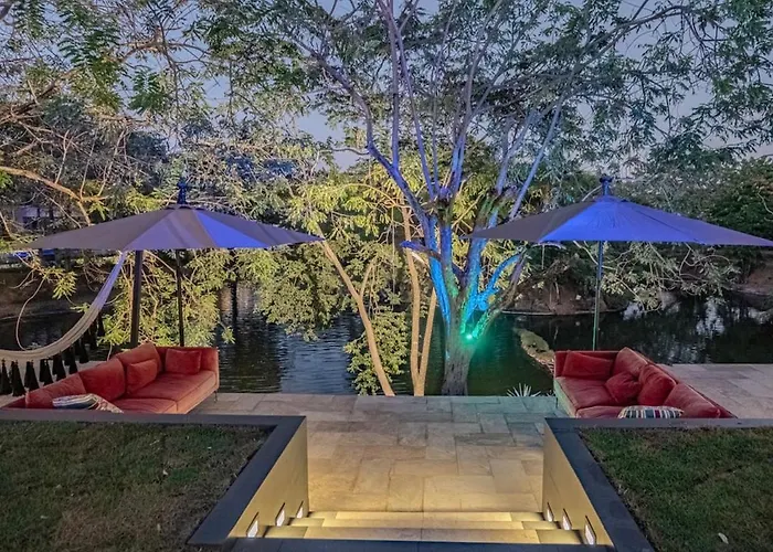 Villa Casa Miyali Lakefront With Infinity Pool