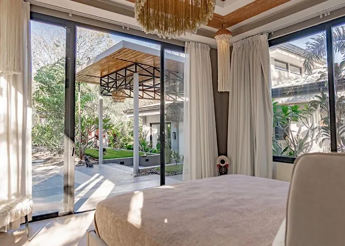 Villa Casa Miyali Lakefront With Infinity Pool Tamarindo