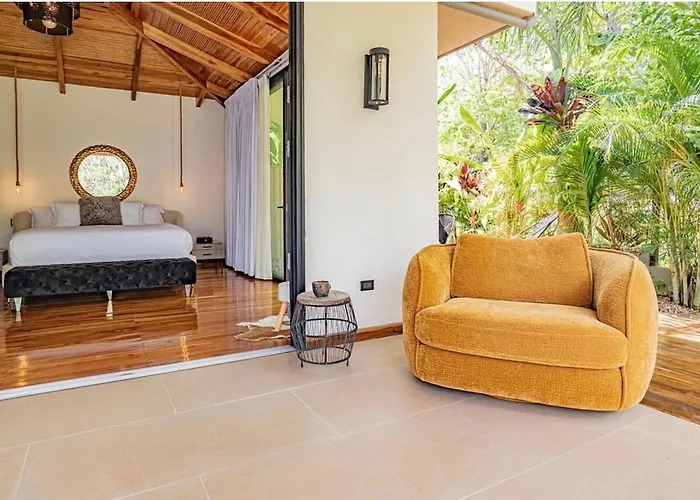 Villa Casa Miyali Lakefront With Infinity Pool