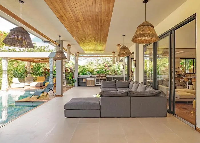 Casa Miyali Lakefront With Infinity Pool Villa *