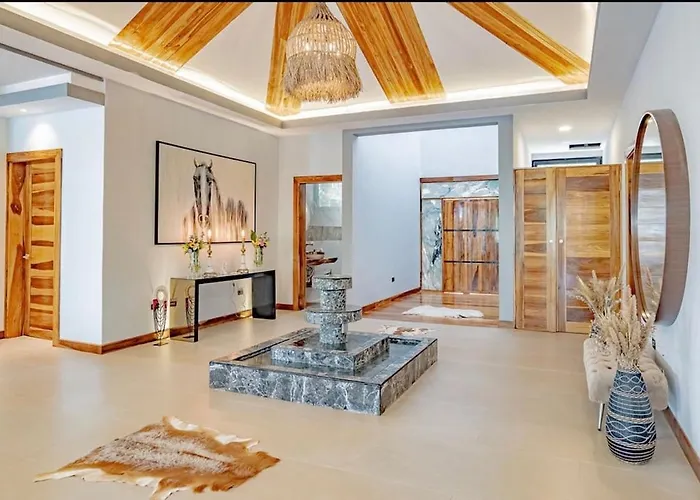 Villa Casa Miyali Lakefront With Infinity Pool