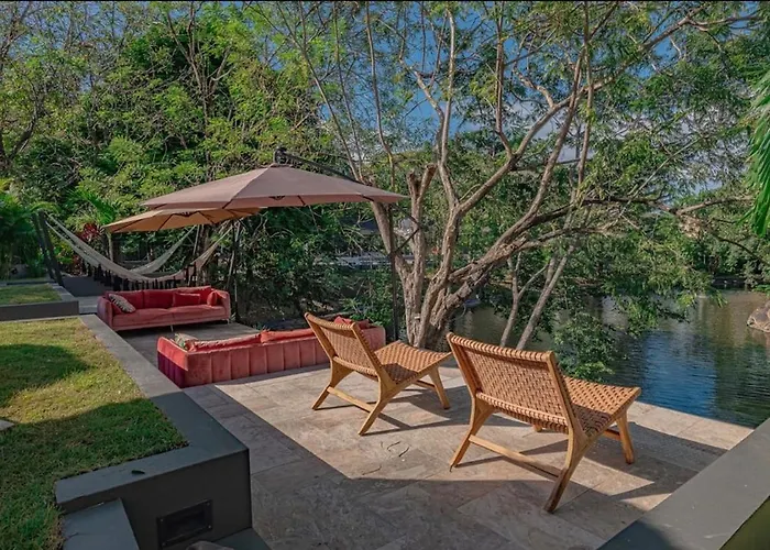 Casa Miyali Lakefront With Infinity Pool Villa *