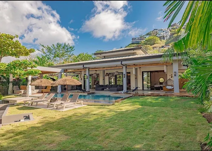 Villa Casa Miyali Lakefront With Infinity Pool