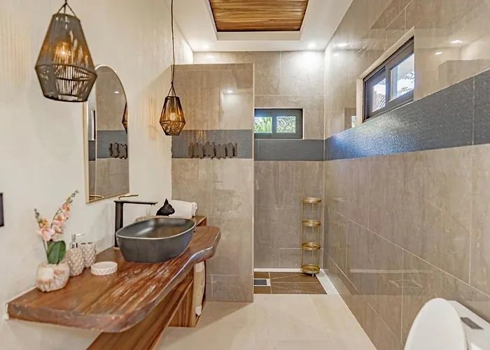 Casa Miyali Lakefront With Infinity Pool Villa Tamarindo