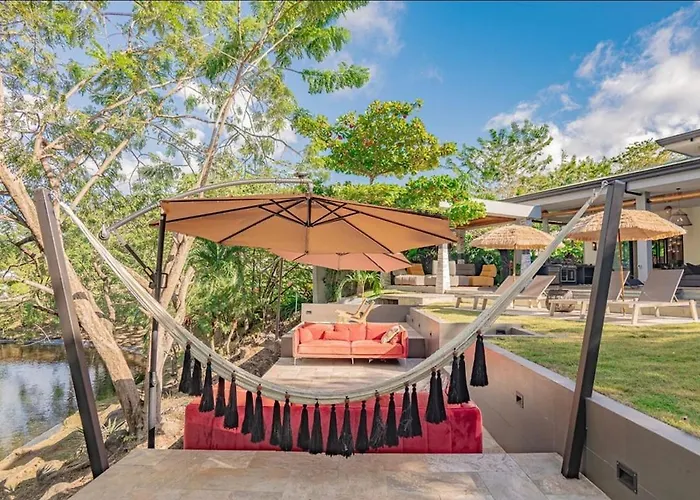 Casa Miyali Lakefront With Infinity Pool Villa *