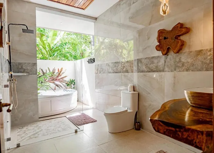 Casa Miyali Lakefront With Infinity Pool