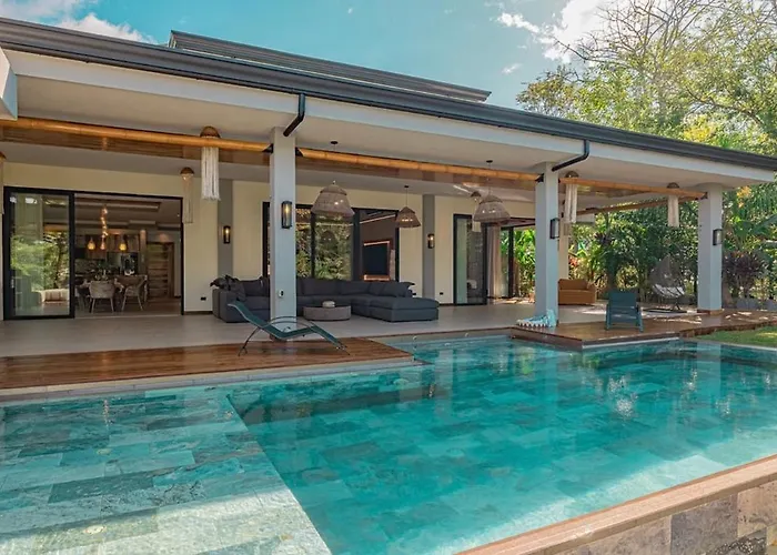 Casa Miyali Lakefront With Infinity Pool Villa *